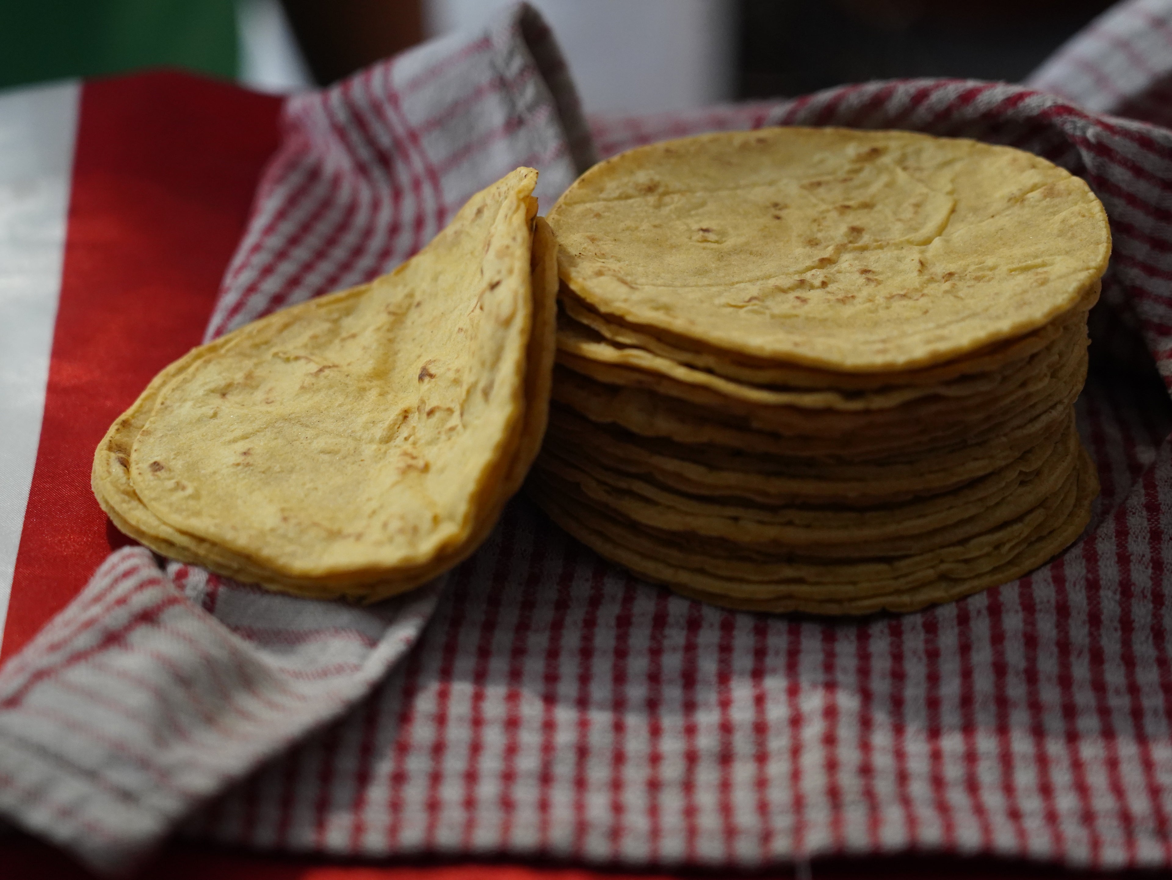 Tortillas de maïs faites maison – Recette mexicaine authentique, disponible à Toulouse et livraison France
