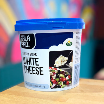 Fromage Blanc en Cubes dans Saumure 1 kg (Seau) - ARLA Pro  – Spécial Horeca